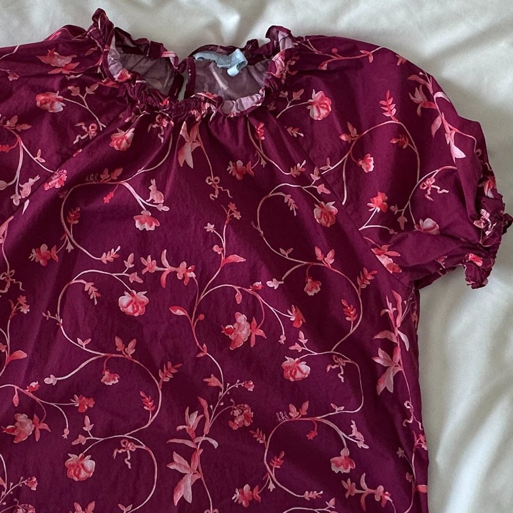 Red Flower Hill House T Shirt (Size S)